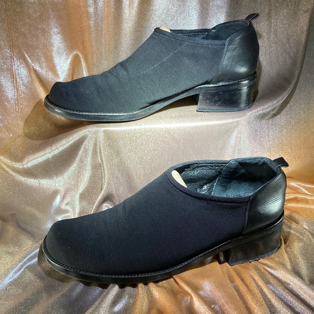 LATE 90’s Donald Pliner “knight” stacked chunky heel black elastic mesh size 8.